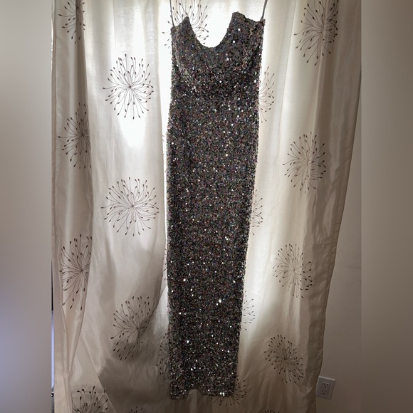 Dress - Picture 4 of 7